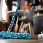 Tillsätt denna produkt i en hink med vatten och ditt golv kommer att glänsa i en vecka: damm lägger sig inte på ytan tillsatt-denna-produkt-i-en-hink-med-vatten-och-ditt.webp.webp